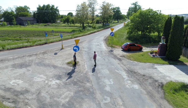 Nowa Syrena - pojedzie w prawo czy w lewo?