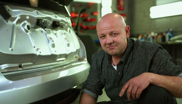 Zamontuj spryskiwacz kamery cofania, dołóż elektryczne szyby i zamaskuj rysę!